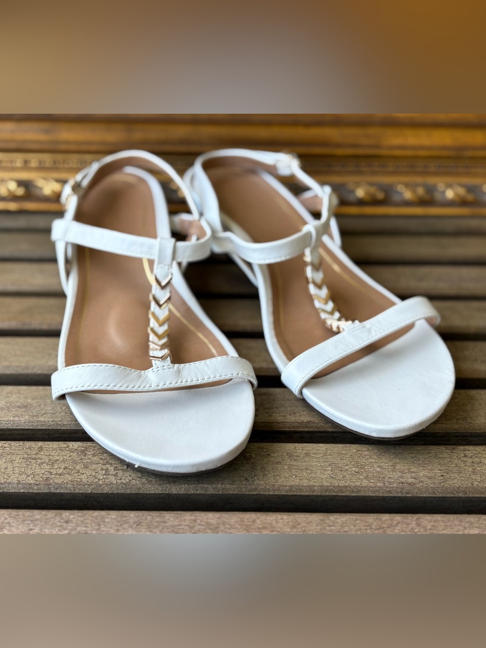 Vionic White T-Strap size 11 Sandals with Gold Chevron Detail low wedge heel